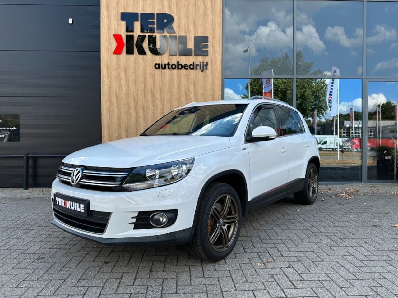 Volkswagen Tiguan - 1.4 TSI SportenStyle / Rijklaar - AutoWereld.nl