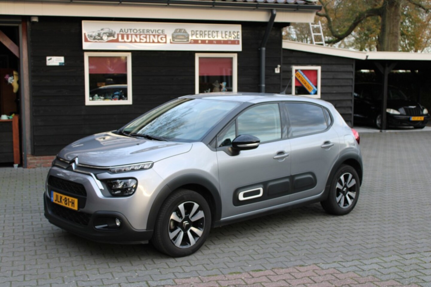 Citroën C3 - 1.2 PureTech Shine - Carplay Navi DAB Stoelverwarming 24.000 KM - AutoWereld.nl