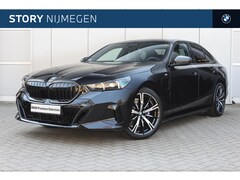 BMW 5-serie - 530e M Sport Automaat / Trekhaak / M Multifunctionele Stoelen / Bowers & Wilkins / Adaptie