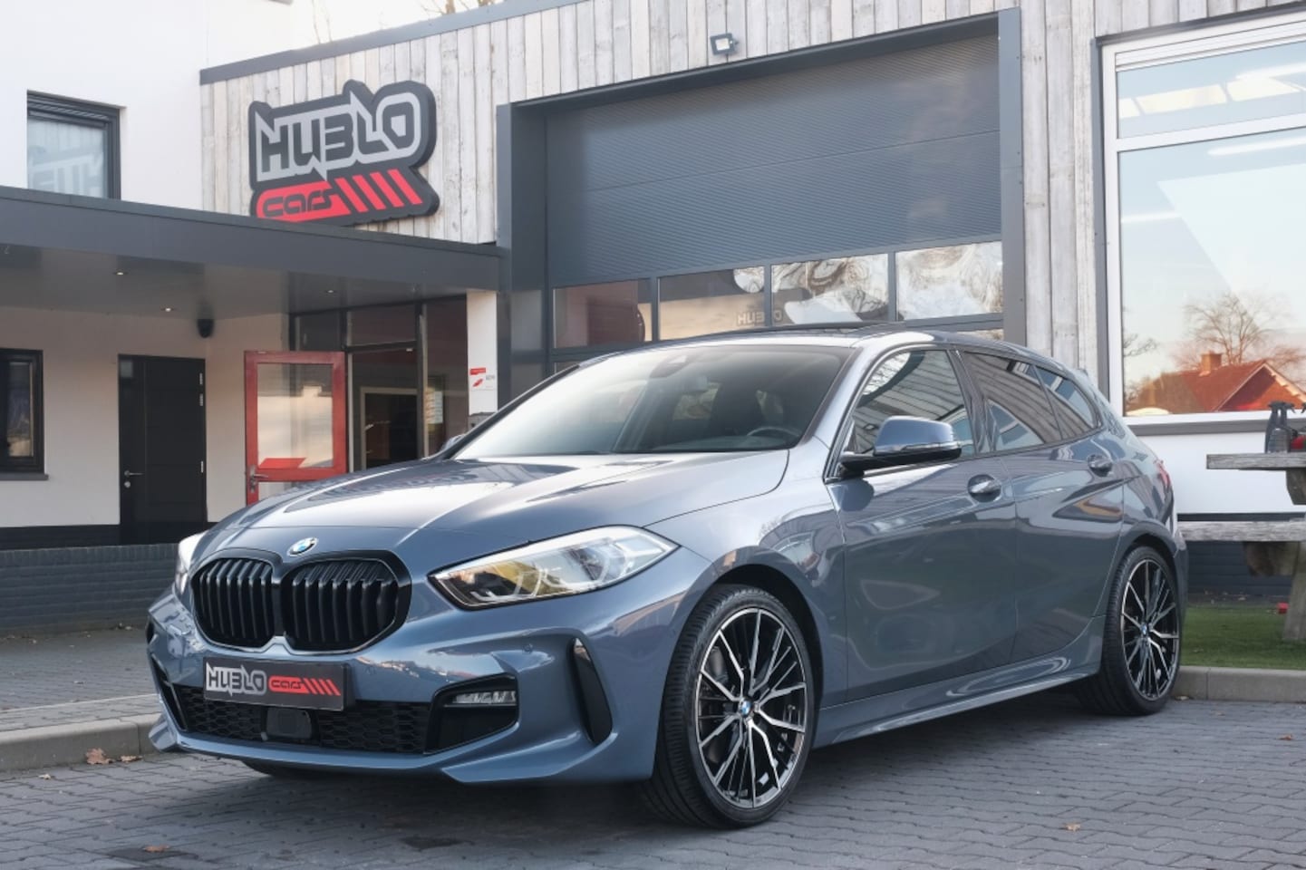 BMW 1-serie - 118i M Sport 118i M-Sport, Pano, Kuipstoelen, HK Muziek, HUD - AutoWereld.nl