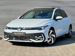 Volkswagen Golf - 1.5 eHybrid GTE 272 PK | IQ-Light | Panorama | Trekhaak | 360 Camera | Head-Up | DCC