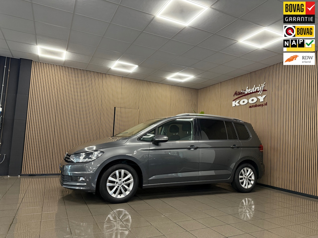 Volkswagen Touran - 1.6 TDI SCR Comfortline Business * 7 Persoons / Carplay / Trekhaak / NL Auto * - AutoWereld.nl