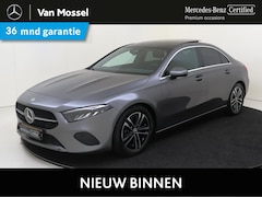 Mercedes-Benz A-klasse - 200 Luxury Line Panorama Schuifdak / Parkeer Camera / Elektr. Trekhaak / Privacy Glass / S