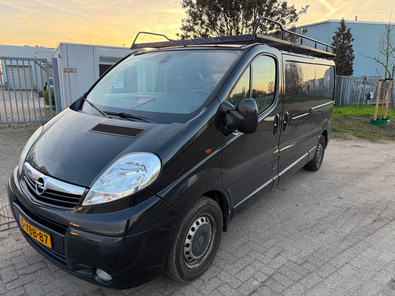 Opel Vivaro - 2.5 CDTI L2H1 Versnellingsbak maakt geluid ( Gearbox not good |) - AutoWereld.nl