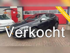 Volvo V40 - 2.0 D2 R-Design Business NWE D-RIEM / TREKHAAK / XENON / STOELVERW / NAVI / CLIMA / PDC /