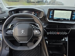 Peugeot 2008 - 1.2 PT Allure Pack AUT Camera Carplay NL auto NAP Apk 3-'28 Zondag OPEN