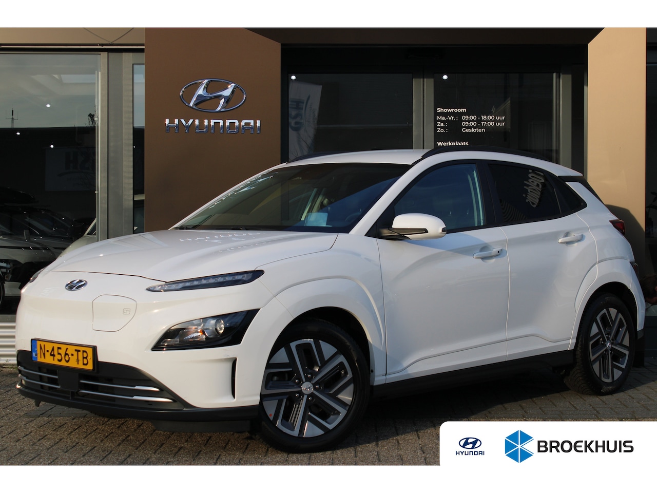 Hyundai Kona Electric - EV Fashion 64 kWh | Achteruitrijcamera | Head-up display | Keyless entry - AutoWereld.nl