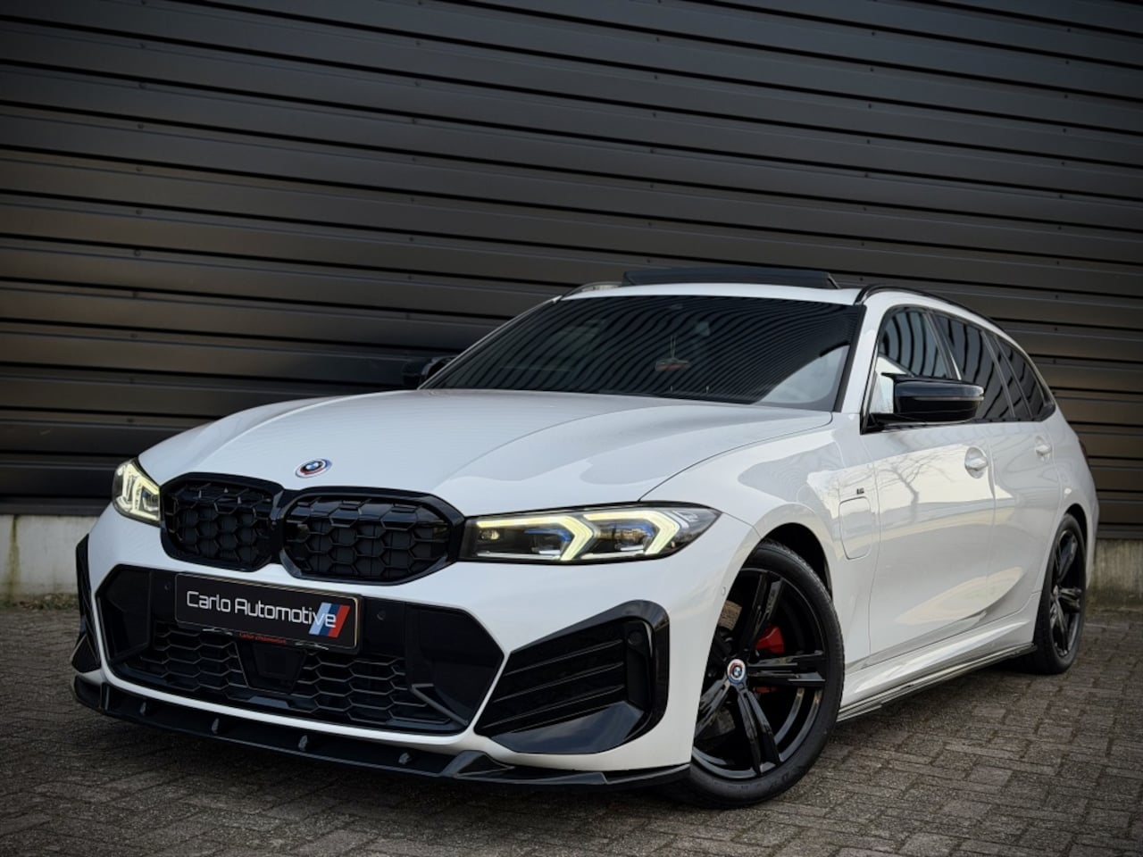 BMW 3-serie Touring - 330e xDrive M-PERF. PANO|HUD|MEMORY|ACC|BLINDSPOT - AutoWereld.nl