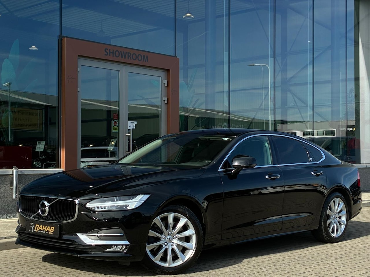 Volvo S90 - 2.0 T4 Momentum | Leder | Parkeersensor | ACC | Apple Carplay | Bluetooth | - AutoWereld.nl