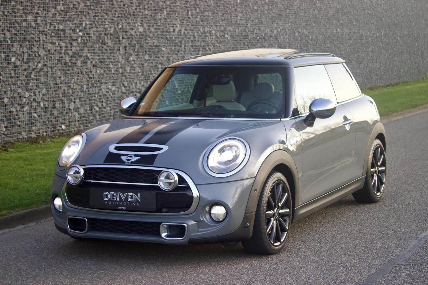 MINI Cooper S - Mini 2.0 Serious Business - AutoWereld.nl