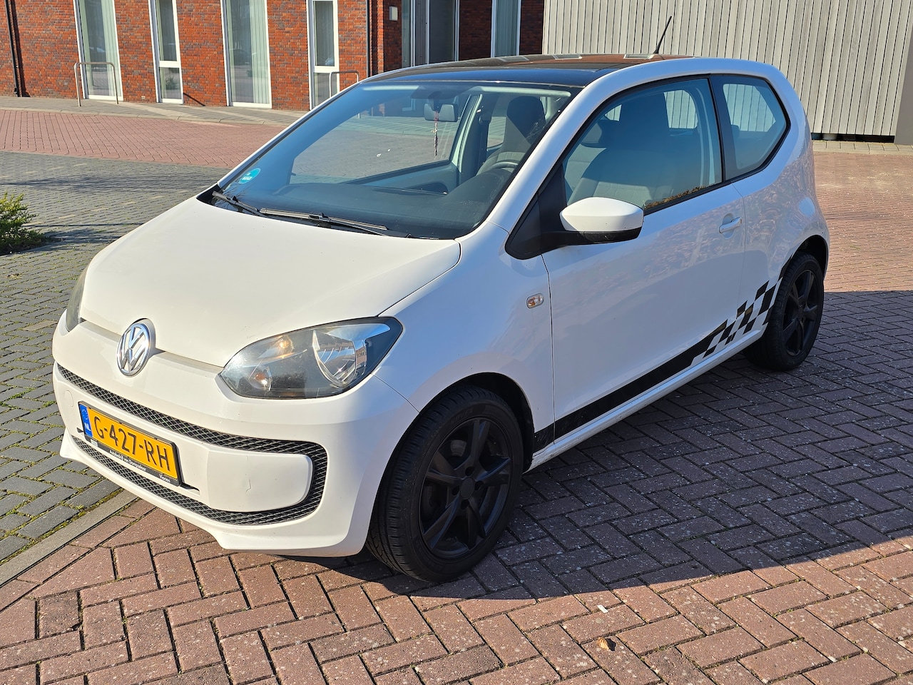 Volkswagen Up! - 1.0 take up! Panoramadak airco - AutoWereld.nl