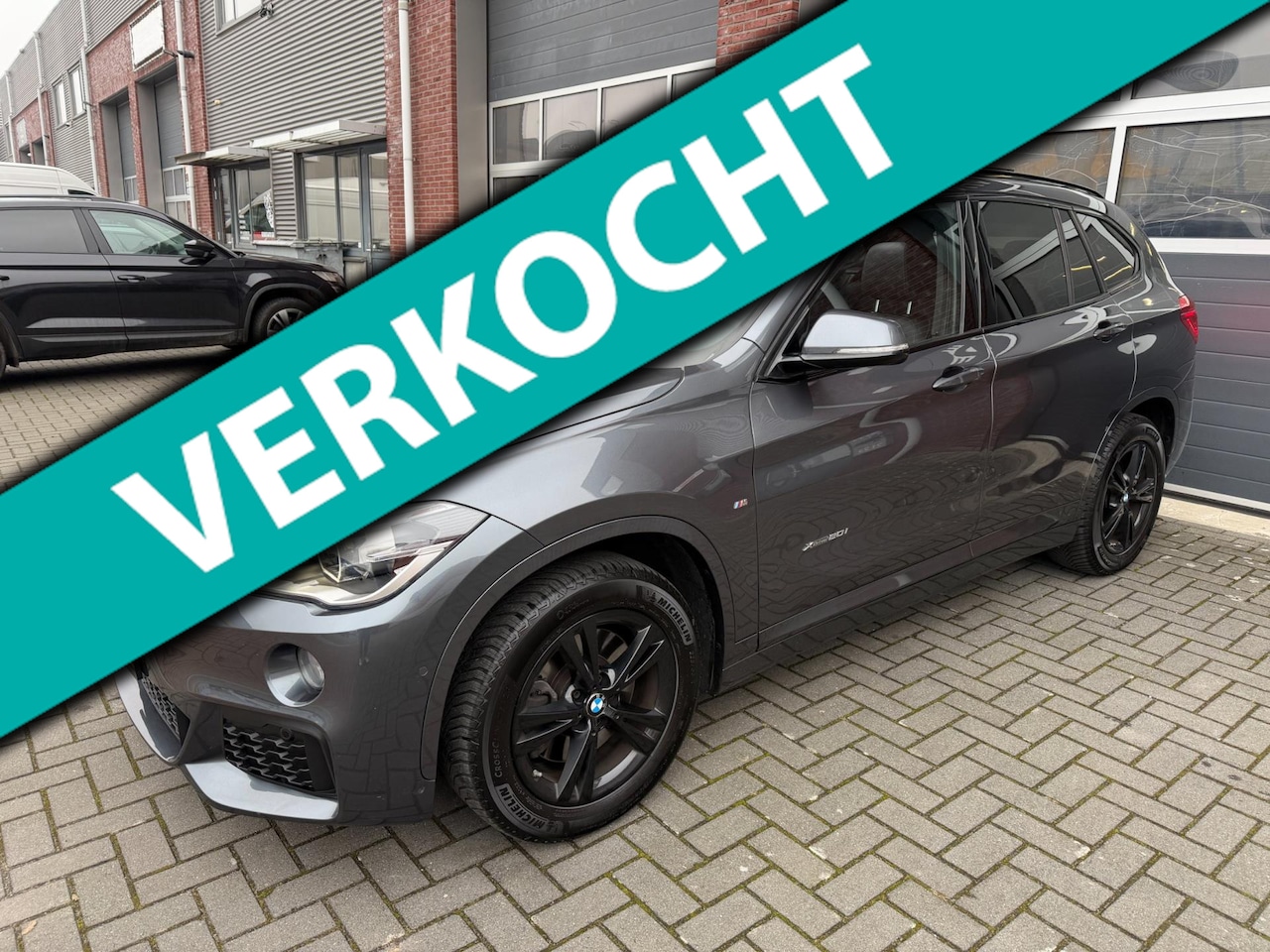 BMW X1 - XDrive20i M-Sport LED ACC Pano H/K HUD Camera Leder - AutoWereld.nl