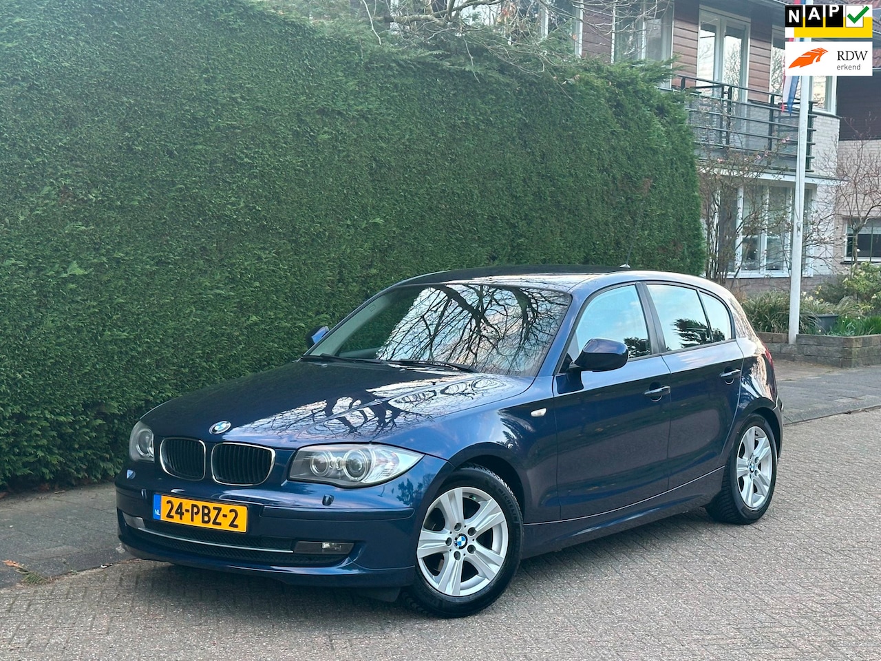 BMW 1-serie - 116i AIRCO/CLIMATRONIC/NAVI/LEER/XENON/LAGE KM!! - AutoWereld.nl
