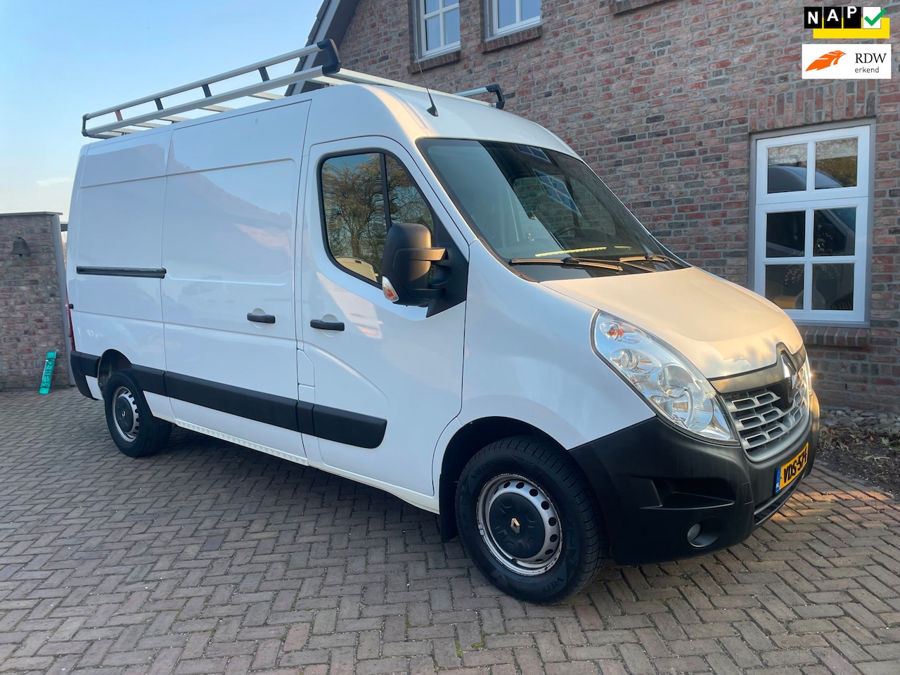 Renault Master - T35 2.3 dCi L2H2 airco cruise - AutoWereld.nl