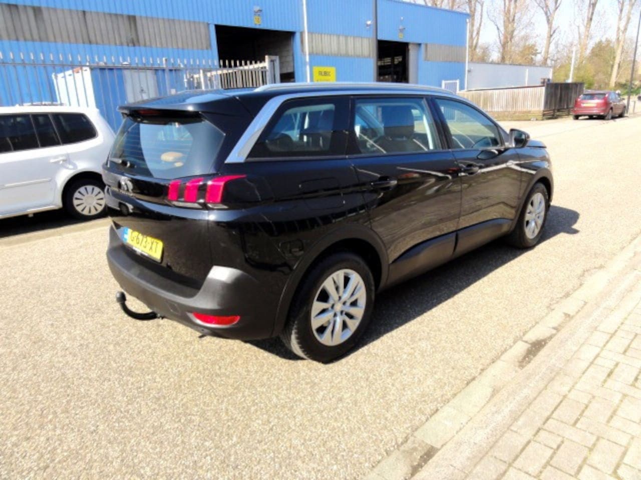 Peugeot 5008 - 1.2 Pure Bj 2020 NAP Airco Leer 7 Personen Apk 10/10/2027 - AutoWereld.nl