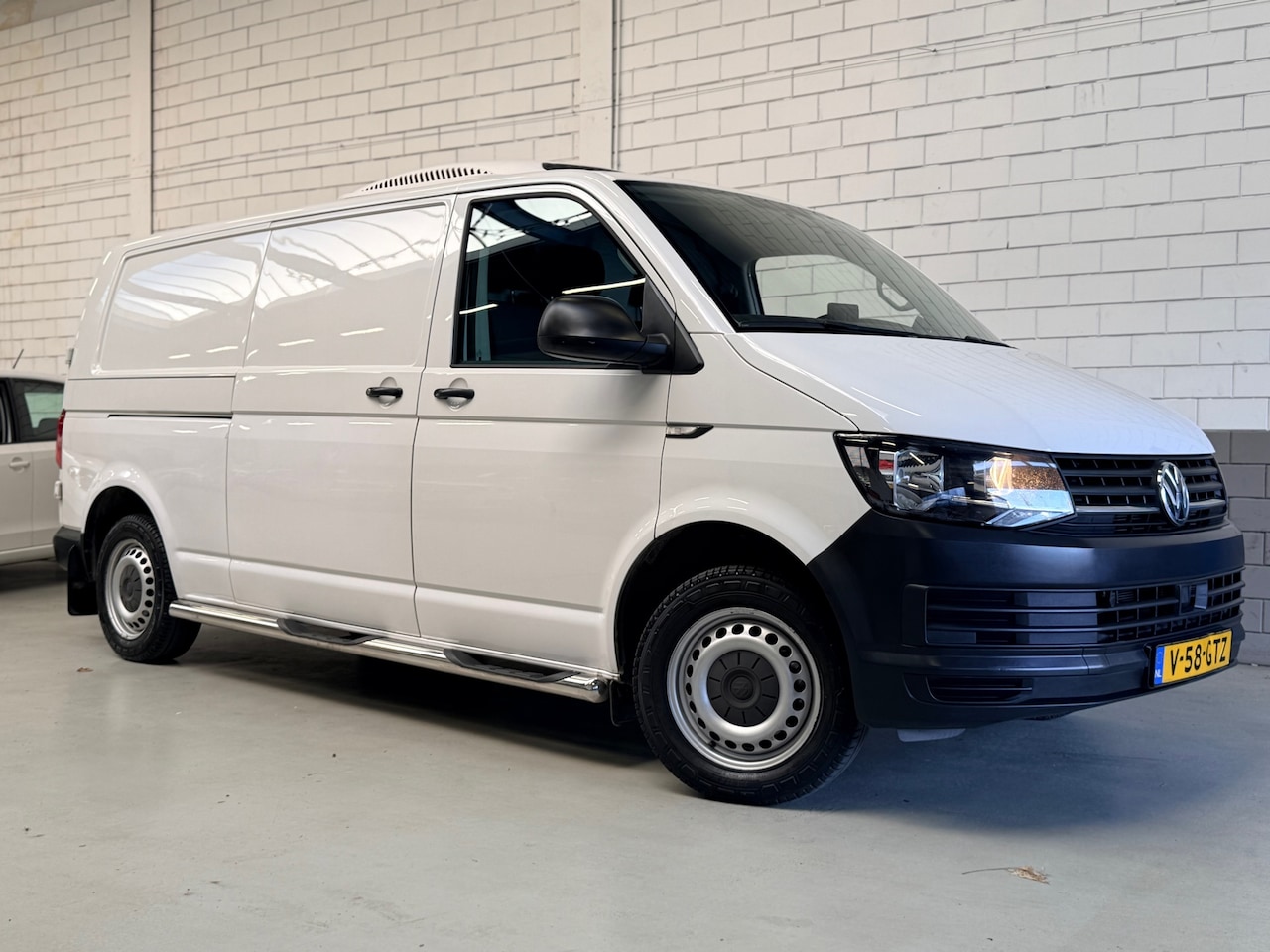 Volkswagen Transporter - 2.0 TDI L2H1 2.0 TDI L2H1 ,Koelwagen, DSG - AutoWereld.nl