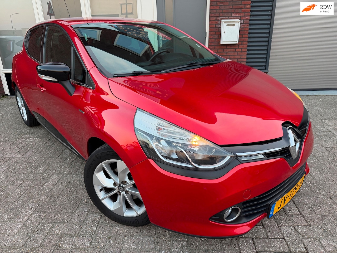 Renault Clio - 0.9 TCe Eco2 Limited / Navi / PDC / Airco / LM / NAP - AutoWereld.nl