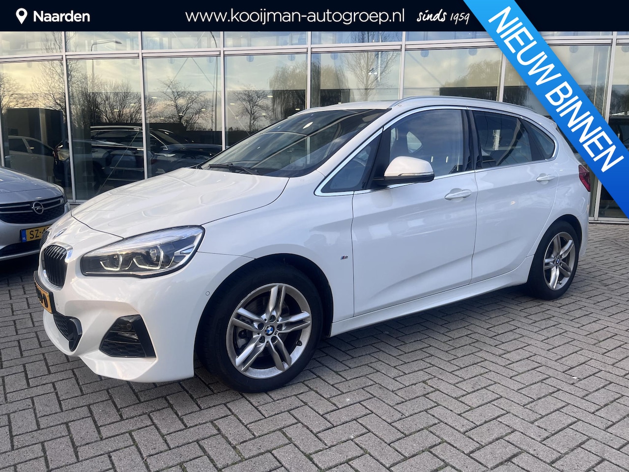 BMW 2-serie Active Tourer - 220i High Executive Launch Edition Panorama dak|192 Pk| Trekhaak| Headup|Automaat| zeer ne - AutoWereld.nl