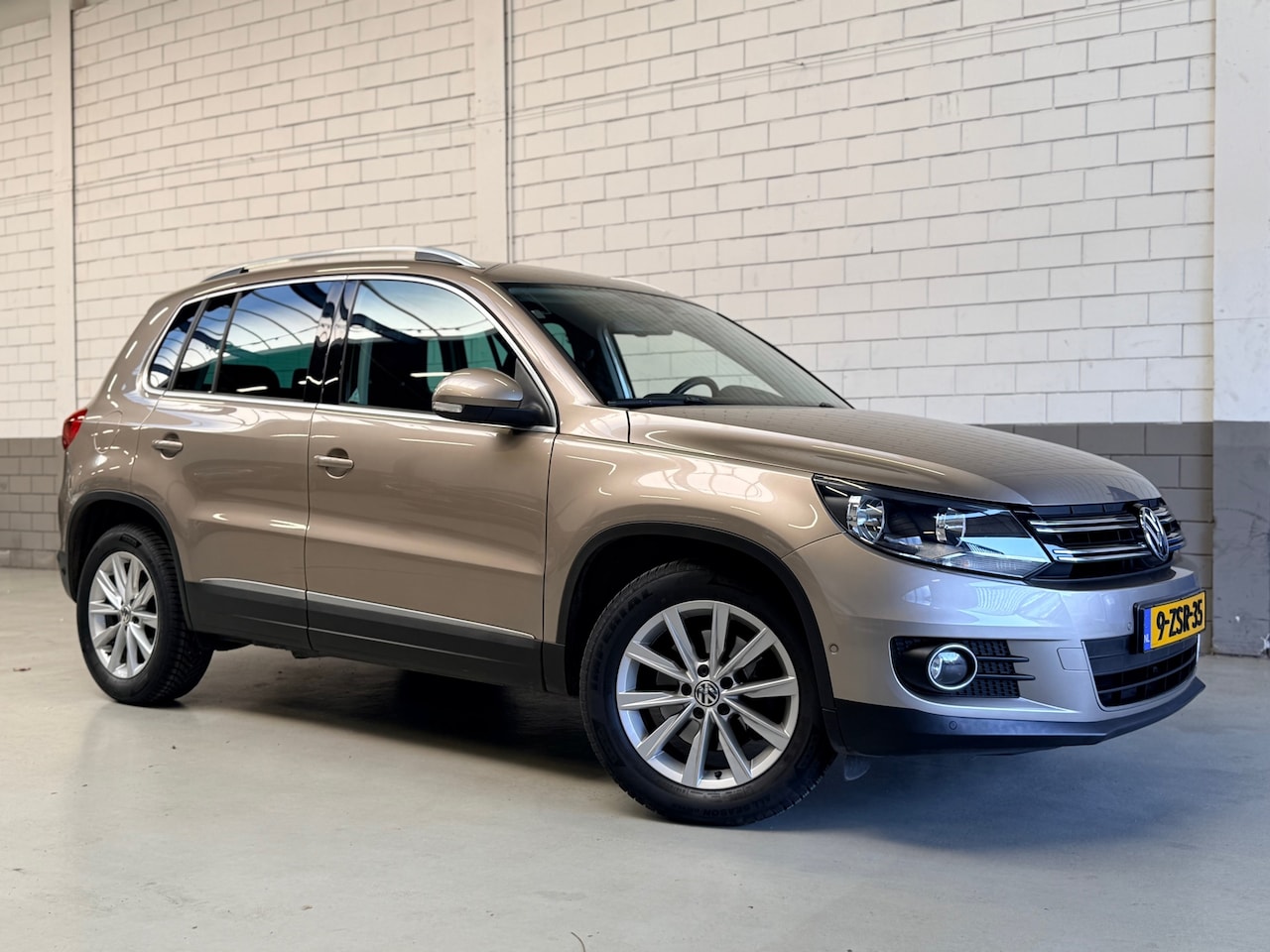 Volkswagen Tiguan - 1.4 TSI Sport&Style Automaat,Trekhaak - AutoWereld.nl