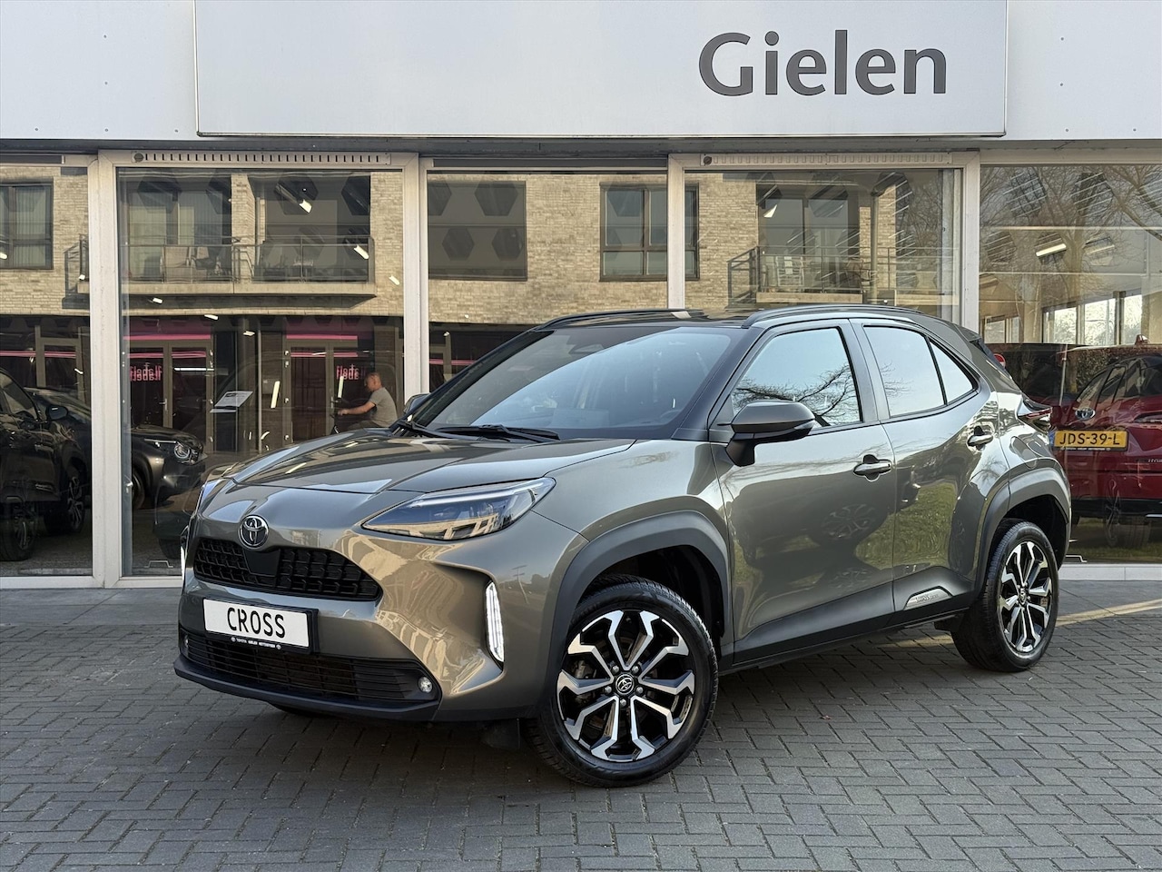 Toyota Yaris Cross - 1.5 Hybrid First Edition Plus | Stoel + Stuurverwarming, Groot scherm, Keyless, 17 inch, A - AutoWereld.nl