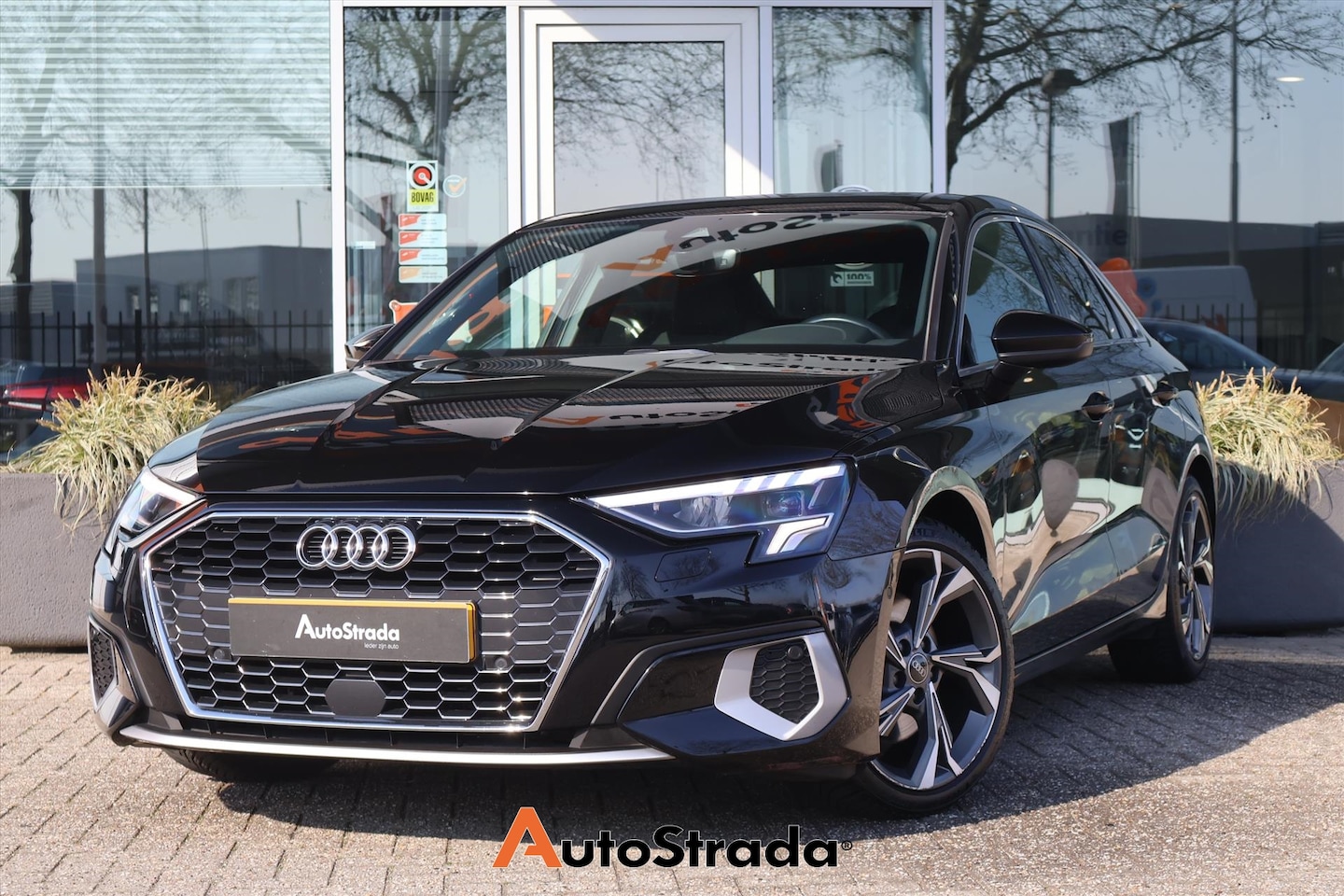 Audi A3 Limousine - 35 Business Edition TFSI 150pk | Cruise | Dodehoek | Sensoren | Carplay | Virtual | Navi - AutoWereld.nl