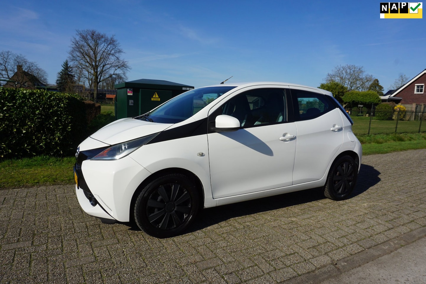 Toyota Aygo - 1.0 VVT-i x-play 5 deurs AIRCO camera - AutoWereld.nl