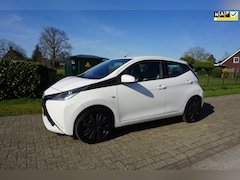 Toyota Aygo - 1.0 VVT-i x-play 5 deurs AIRCO camera