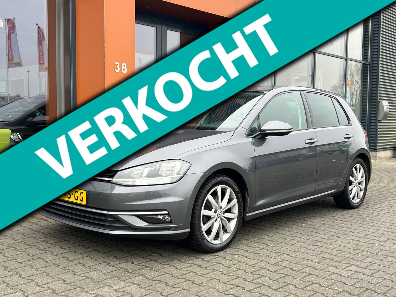 Volkswagen Golf - 1.0TSI Highline|Massage|Navi|Bluetooth|PDC - AutoWereld.nl