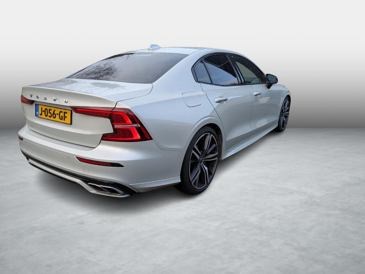 Volvo S60 - 2.0 T5 R-Design | Panoramadak | Lichtmetalen Velgen 20 inch | Navigatie | Trekhaak | Achte - AutoWereld.nl