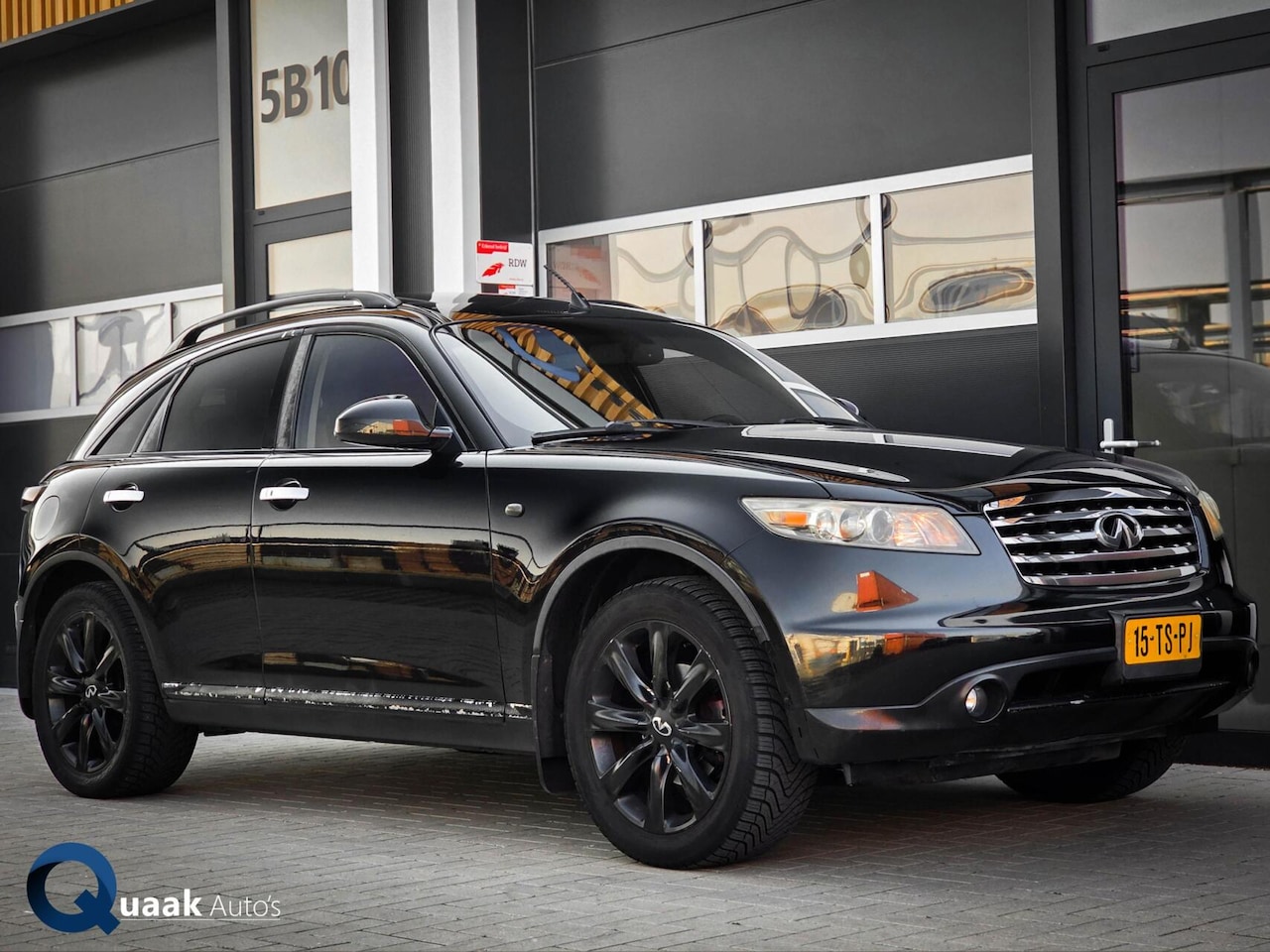 Infiniti FX - 35 AWD 3.5 V6 | BOSE | PANO | CRUISE | RIJD GOED! | - AutoWereld.nl