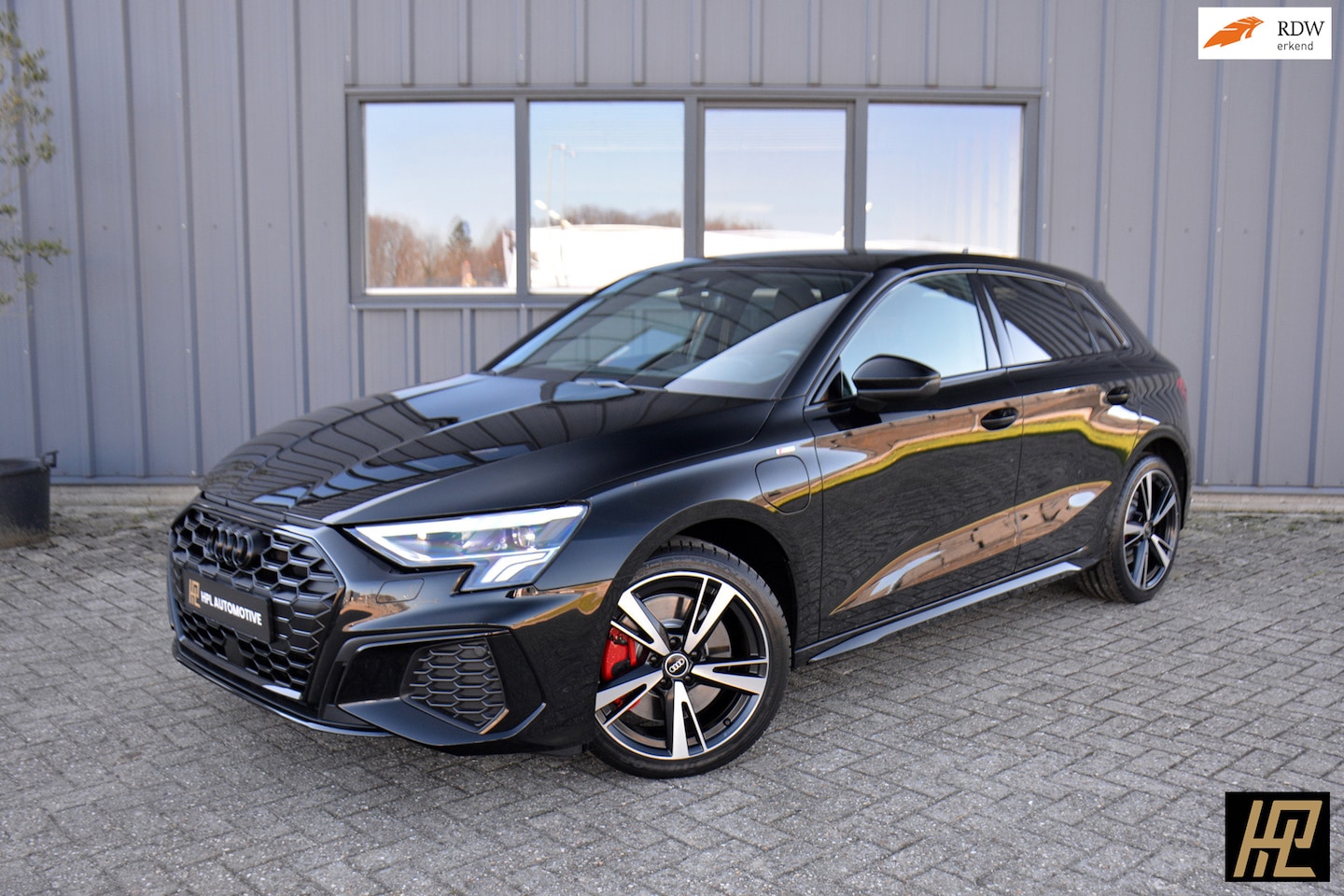 Audi A3 Sportback - 45 TFSI e 245pk S edition Competition * RS Zetels * Kruisgestikt alcantara/leer * 18" * Ca - AutoWereld.nl