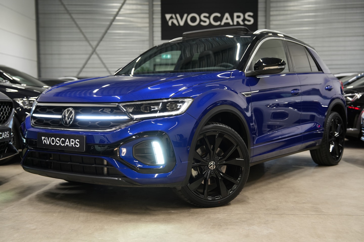 Volkswagen T-Roc - 1.5 TSI R-Line * Pano - Keyless - Camera - 19" - Black Style - IQ Light - ACC * - AutoWereld.nl