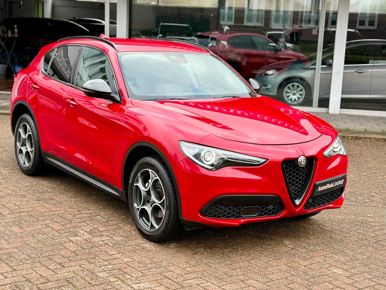 Alfa Romeo Stelvio - 2.0 T AWD B-Tech|Leer|Camera|1e Eigenaar|Nav|Sublieme staat|Alfa Rood - AutoWereld.nl