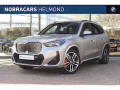 BMW iX1 - eDrive20 M Sport / Trekhaak / Sportstoelen / Adaptieve LED / M Adaptief onderstel / Achter