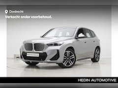 BMW iX1 - eDrive20 67 kWh M-Sport | Panorama | Voorbereiding Driving Assistant Plus