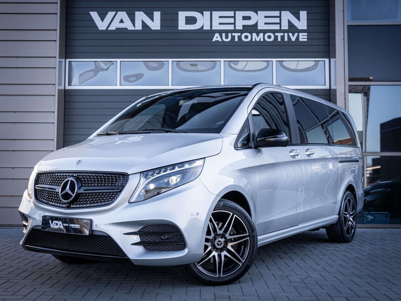 Mercedes-Benz V-klasse - 300d Lang DC Avantgarde Edition - AMG l Burmester l 360cam l Carplay - AutoWereld.nl