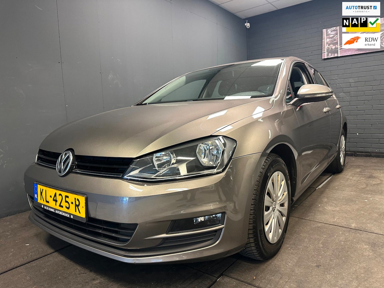 Volkswagen Golf - 1.6 TDI CARPLAY NL 2016 DSG EERSTE EIGENAAR DEALER ONDERHOUDEN. - AutoWereld.nl