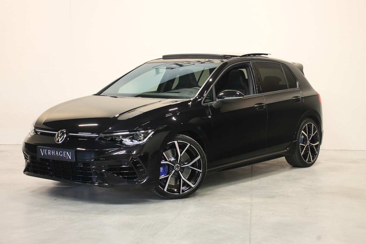 Volkswagen Golf - 8 R Performance Pack Akrapovic 2.0 TSI 320pk Harman Kardon - AutoWereld.nl