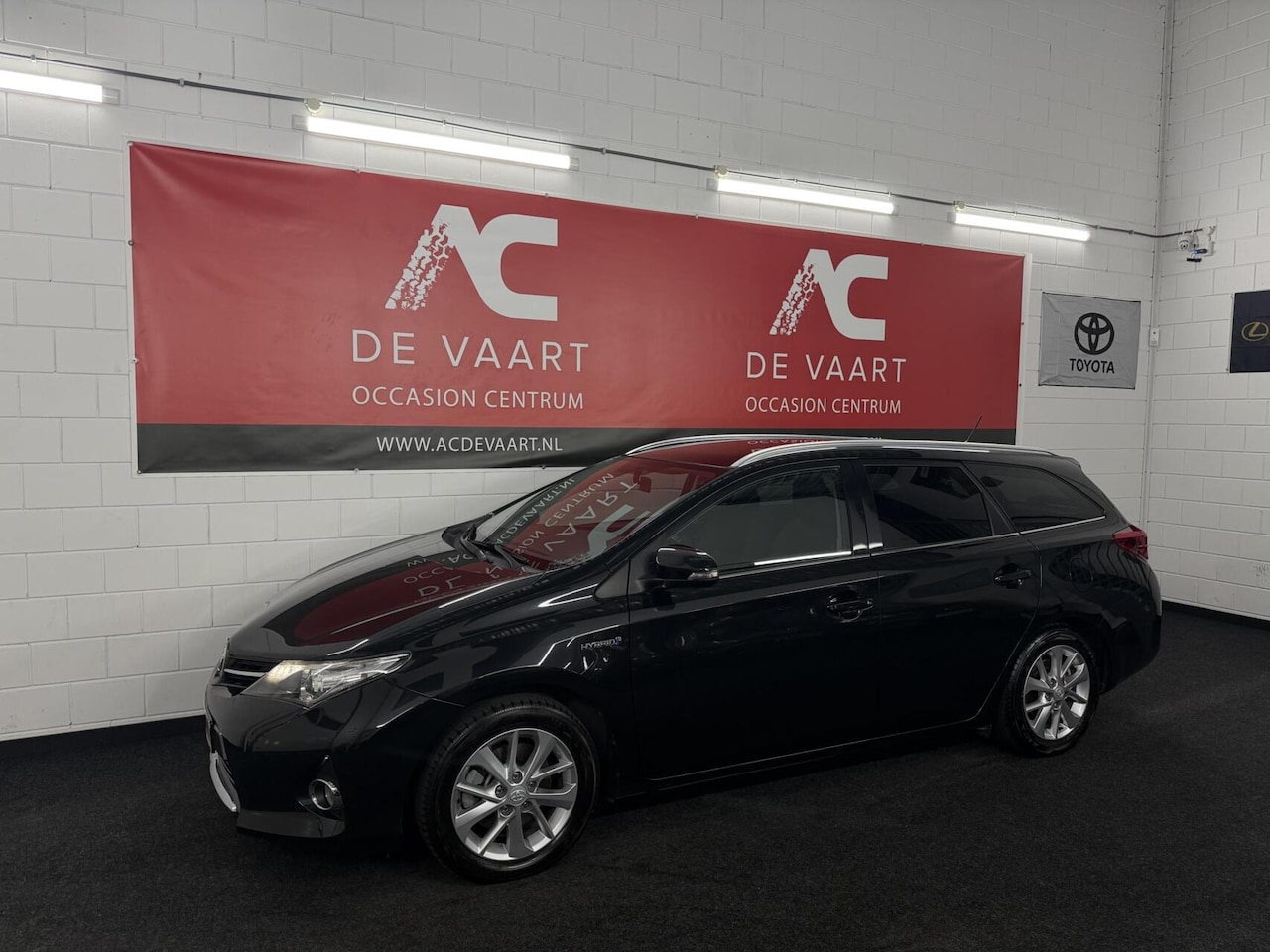 Toyota Auris - 1.8 Hybrid Lease Pro - NAVI/PANODAK/CAMERA/NAP - AutoWereld.nl