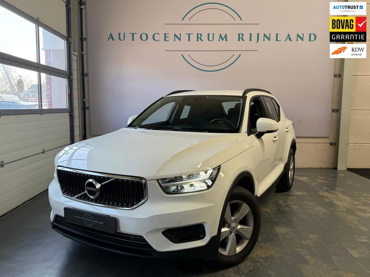 Volvo XC40 - 1.5 T2 Momentum Core Automaat Carplay Camera 1 Jaar Bovag garantie - AutoWereld.nl