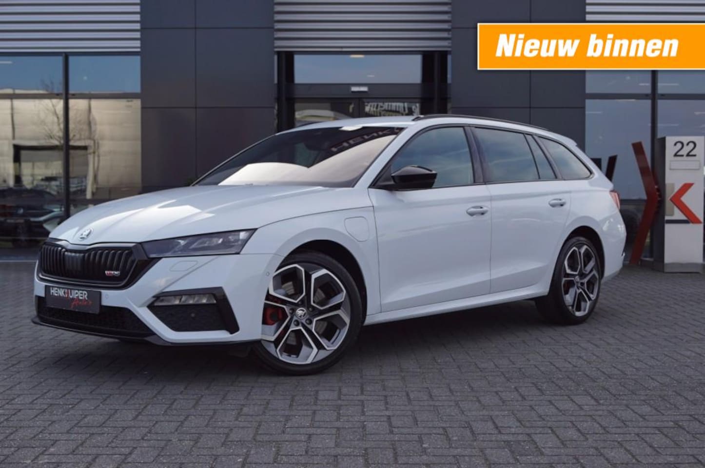Skoda Octavia Combi - Combi 1.4 TSI RS iV 245pk/ Sportstoelen elektr./ ACC/DCC/ Navi/ Head-up/Camera/AppConnect` - AutoWereld.nl