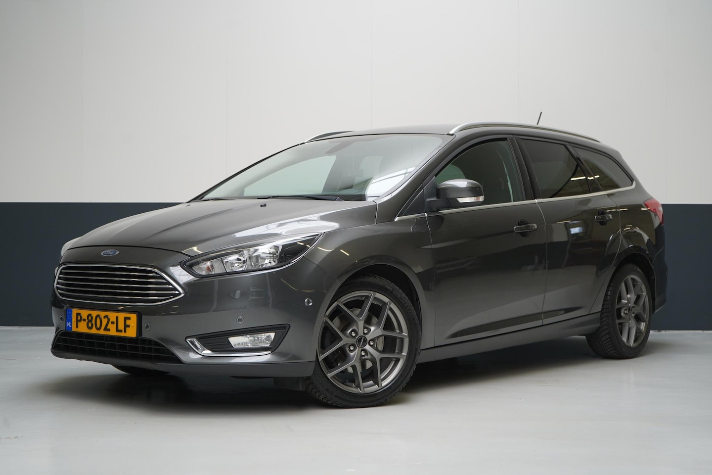 Ford Focus Wagon - 1.5 150pk Titanium Automaat | Winterpack | Trekhaak | All-seasonbanden | Keyless | Cruise - AutoWereld.nl