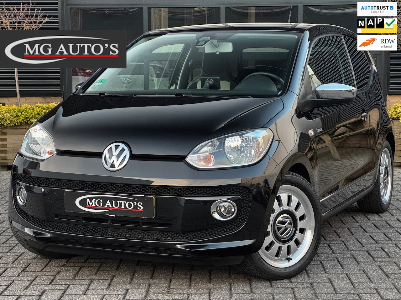 Volkswagen Up! - 1.0 high up! BlueMotion | Navigatie | Cruise Control | Airconditioning | Parkeersensoren|E - AutoWereld.nl
