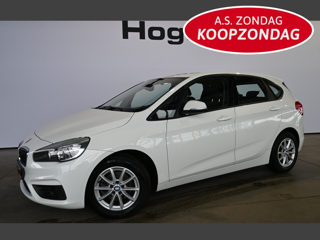 BMW 2-serie Active Tourer - 218i Airco Trekhaak LED Lichtmetaal Rijklaarprijs Inruil Mogelijk! - AutoWereld.nl
