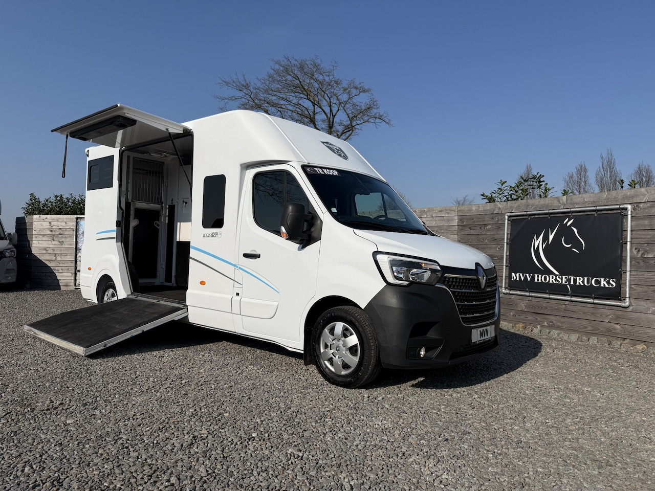 Renault Master - PAARDENWAGEN | HORSETRUCK | BARBOT | STALLION 5XL | 2021 | HENGST | DUB CAB | AUTOMAAT | 1 - AutoWereld.nl