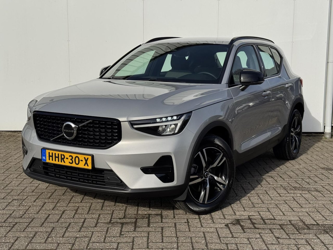 Volvo XC40 - B4 Plus Dark | Adaptief Cruis | Trekhaak | Stuur en Stoel verwarming - AutoWereld.nl
