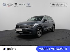 Volkswagen Tiguan - 1.4 TSI eHybrid Life 245 pk Automaat (DSG) | Navigatie | Trekhaak (wegklapbaar) | Parkeers