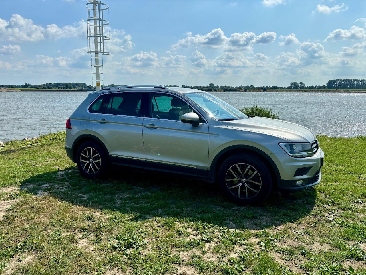 Volkswagen Tiguan - 1.5 TSI 150 pk ACT Comfortline Business | Trekhaak | Stoelverwarming | Navigatie | Cruise - AutoWereld.nl