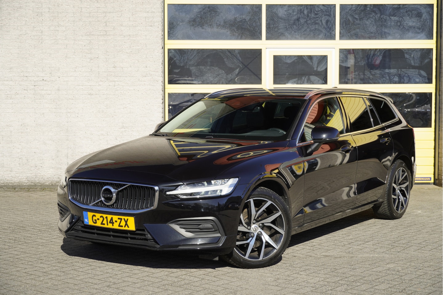 Volvo V60 - 2.0 T4 Automaat Momentum Pro BJ2020 Lmv 18" | Led V+A | Pdc | Elek. trekhaak | Elek. achte - AutoWereld.nl