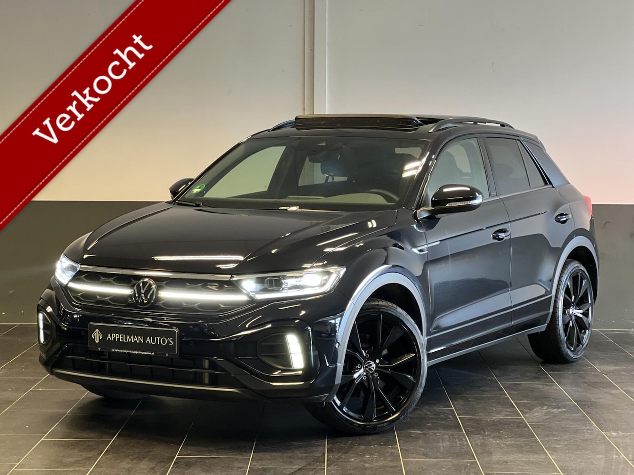 Volkswagen T-Roc - 1.5 TSI 3X R-LINE |Massage|Beats|Keyless|Dodehoek|Camera|IQ LIGHT|Elektris.Kofferklep| - AutoWereld.nl